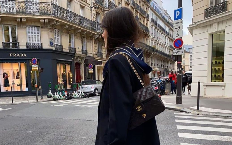 Французская роскошь: 6 элегантных базовых вещей парижанок, которые должны быть в гардеробе каждой женщины