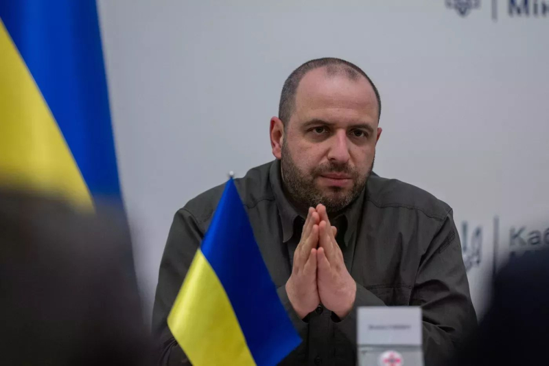 Министр обороны хочет призвать на службу украинцев, проживающих за границей