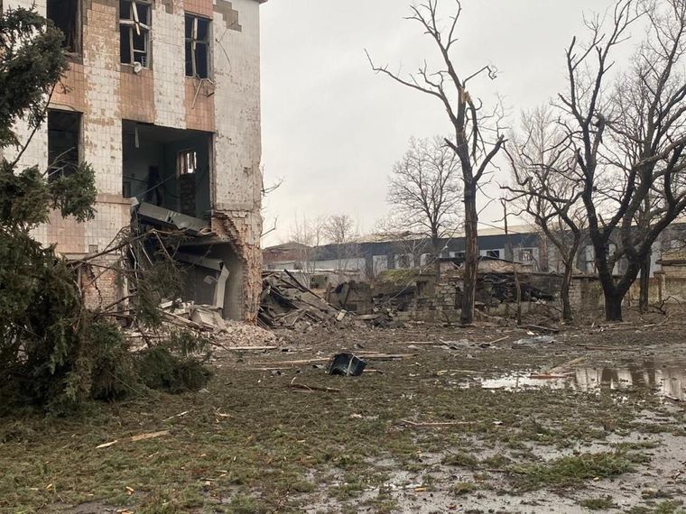 россияне ударили авиабомбами по шахтам Торецка: трое гражданских погибли, еще пятеро — ранены
