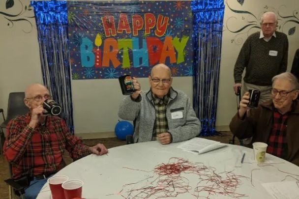 Самые старые в мире мужчины-тройняшки отпраздновали день рождения: сколько им исполнилось лет
