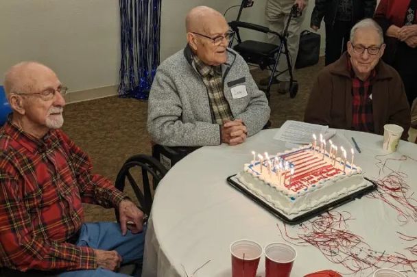 Самые старые в мире мужчины-тройняшки отпраздновали день рождения: сколько им исполнилось лет