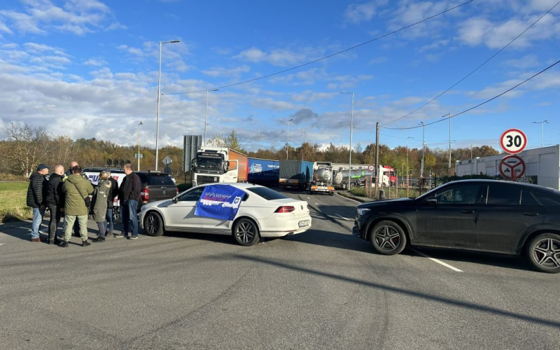 Словацкие перевозчики угрожают полностью заблокировать пункт пропуска из Украины