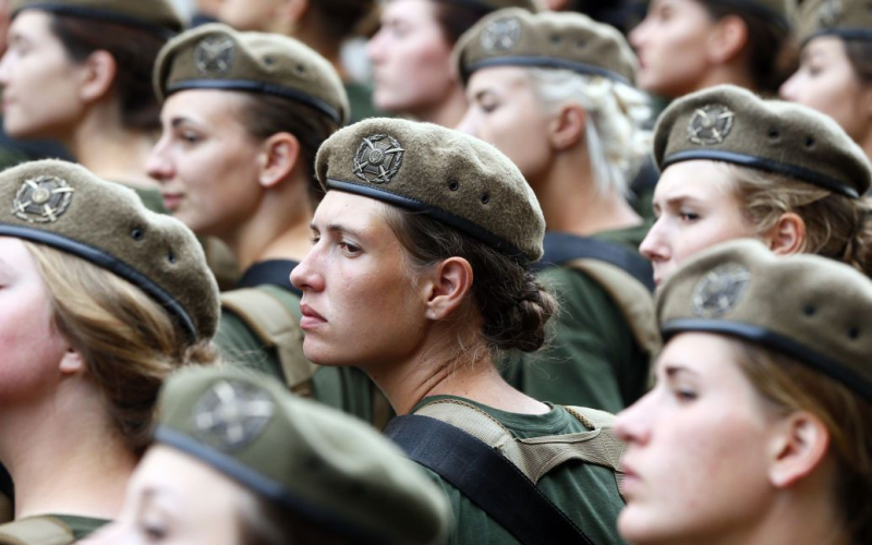 Военная служба для женщин: какие изменения предполагает новый законопроект
