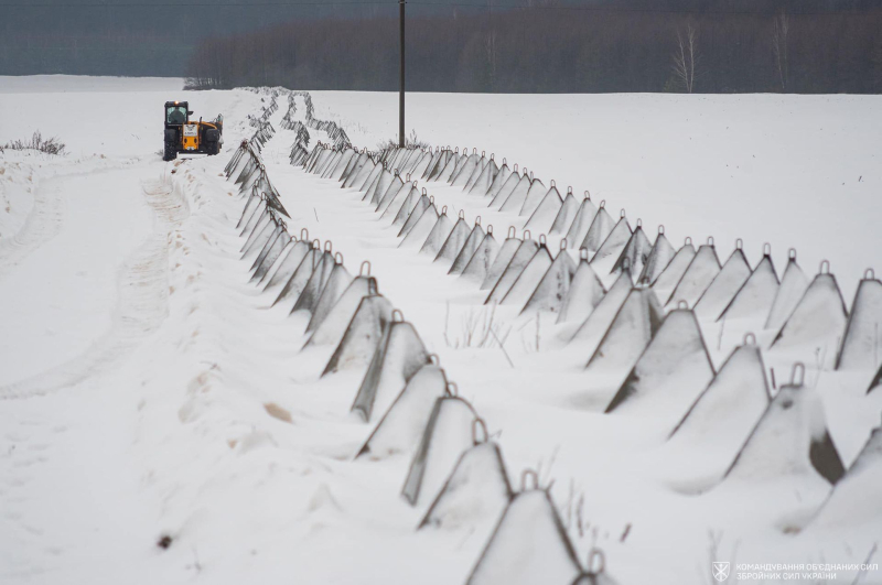 «Зубы дракона», траншеи и минные поля: ВСУ показали, как укрепляют Черниговскую область