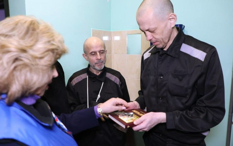 РФ впервые показала Украине 119 военнопленных: омбудсман рассказал детали